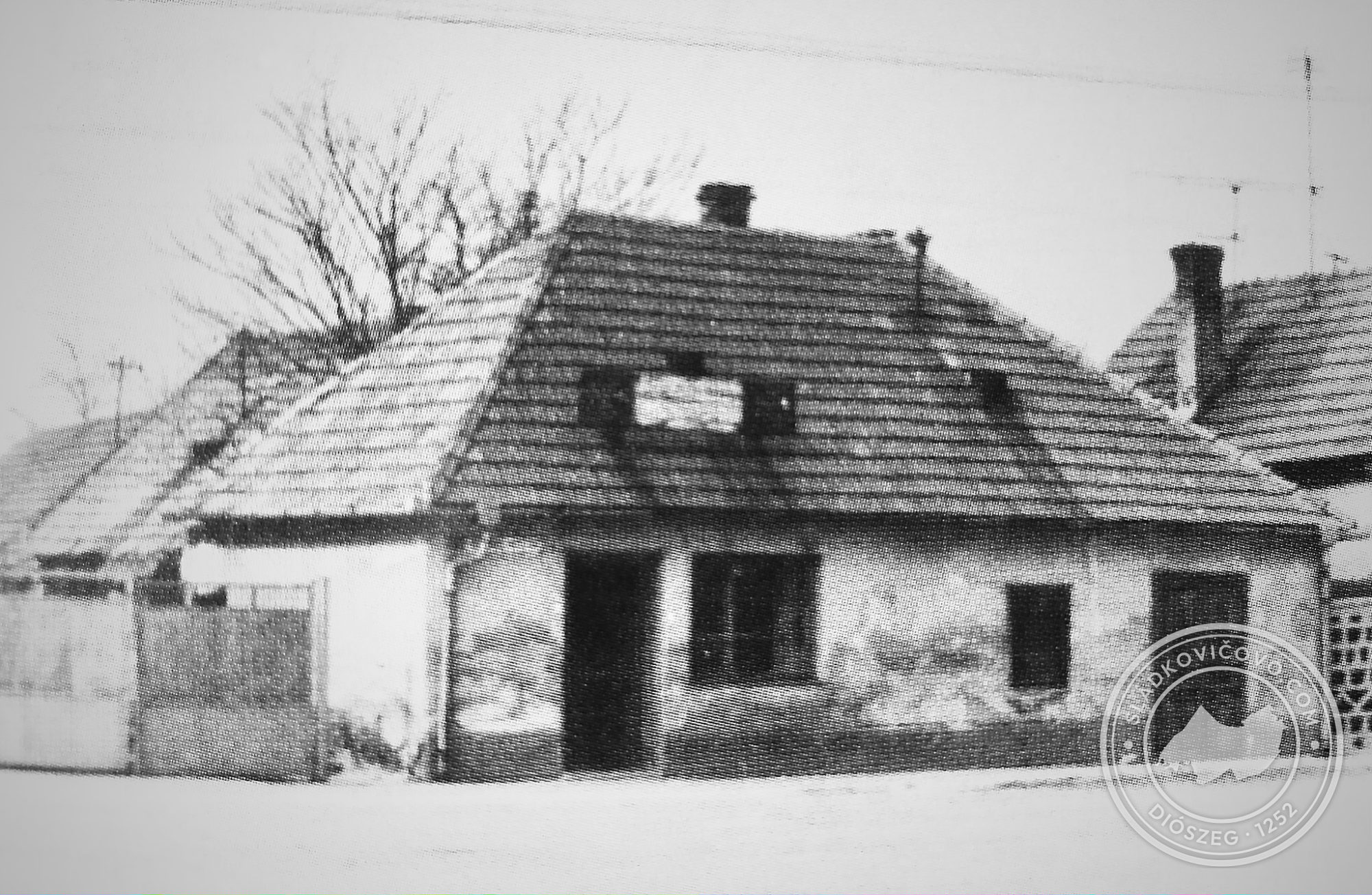 Gyermekkorom „tejcsarnoka” a régi kultúrház mellett. Balra (a képen kívül) volt Preisinger úr péksége.