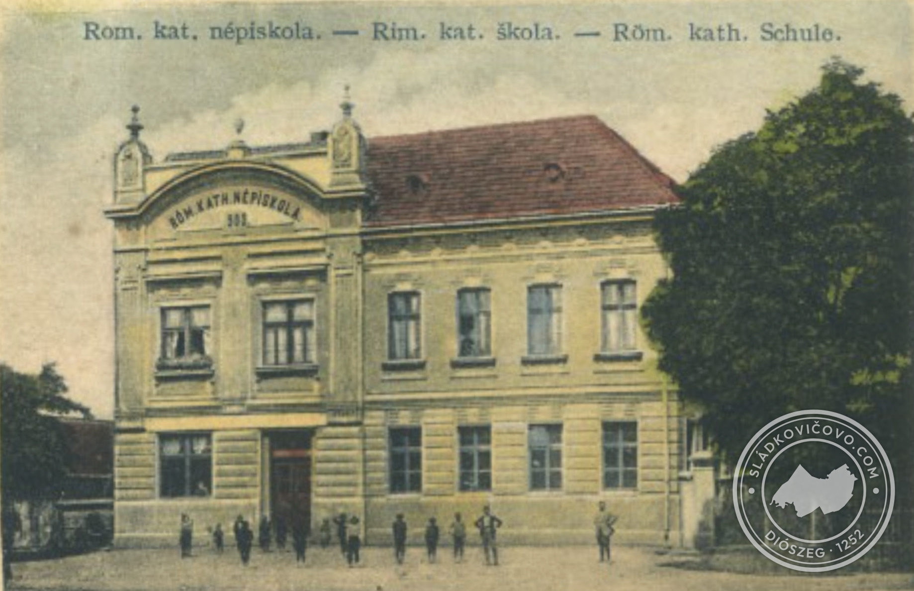 Rímskokatolícka ľudová škola v dvadsiatych rokoch 20. storočia.
