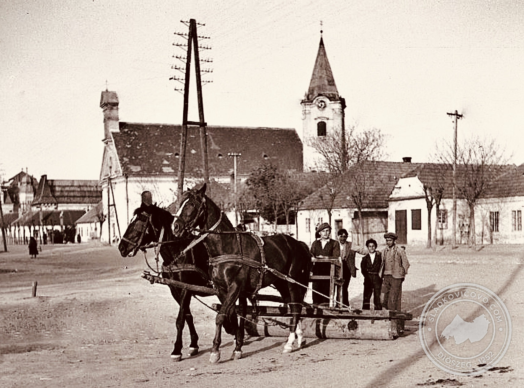 Úprava plochy námestia valcovaním v roku 1947.