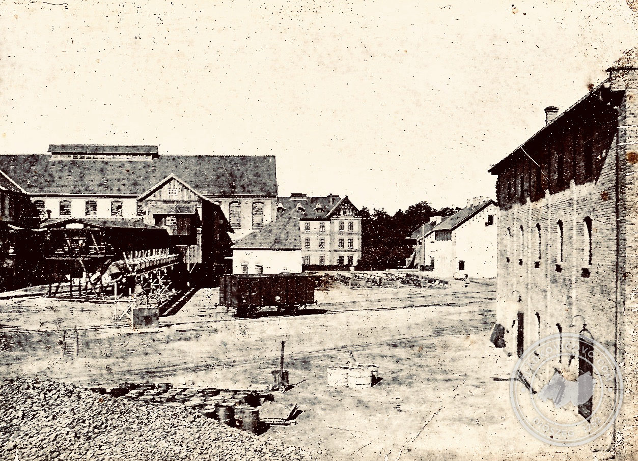A cukorgyár udvara egy 1910-es fényképen.