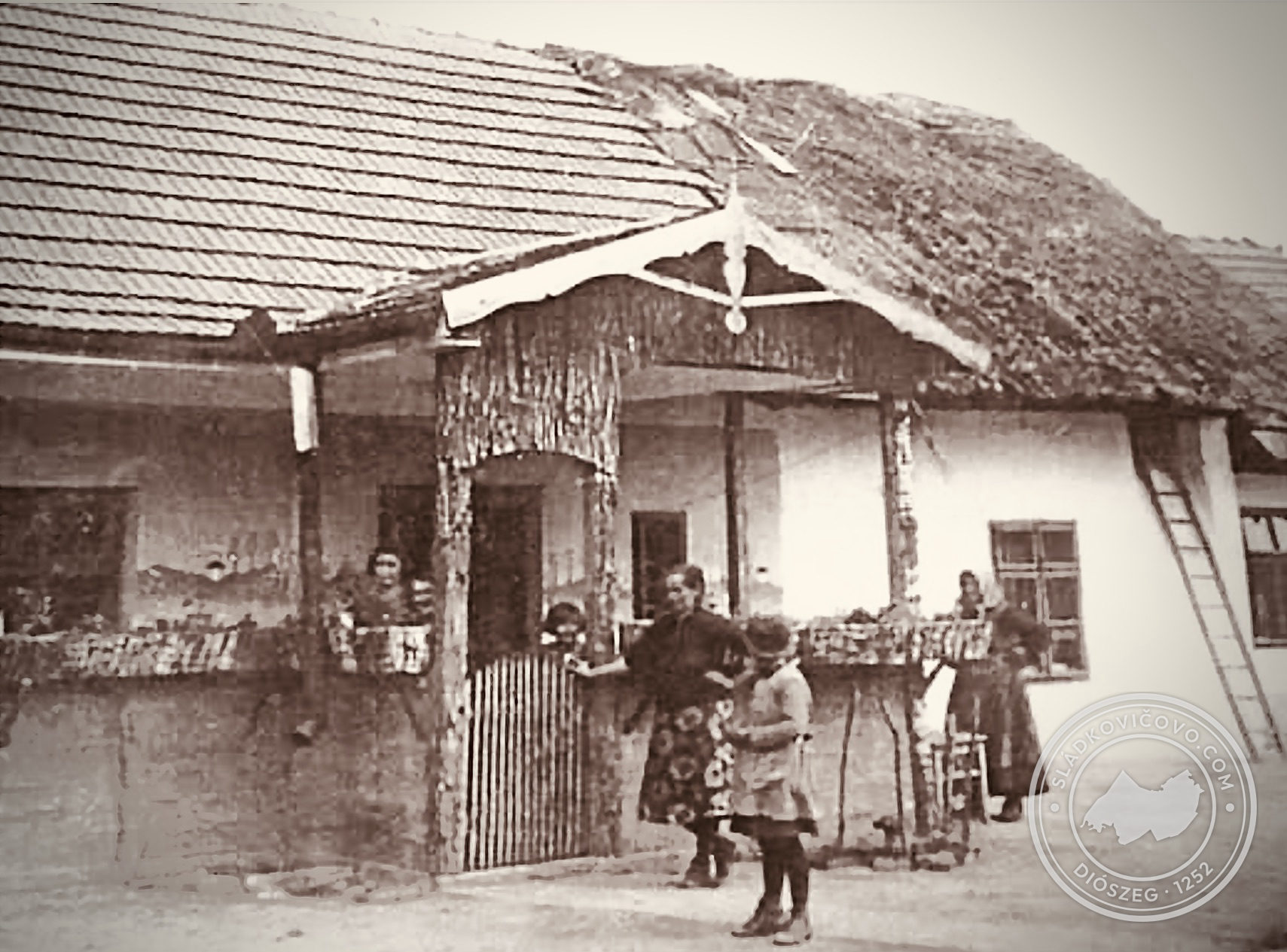 Német Diószeg - Nemecký Diosek, Fő utca, az udvaron a 91-es házszám.
