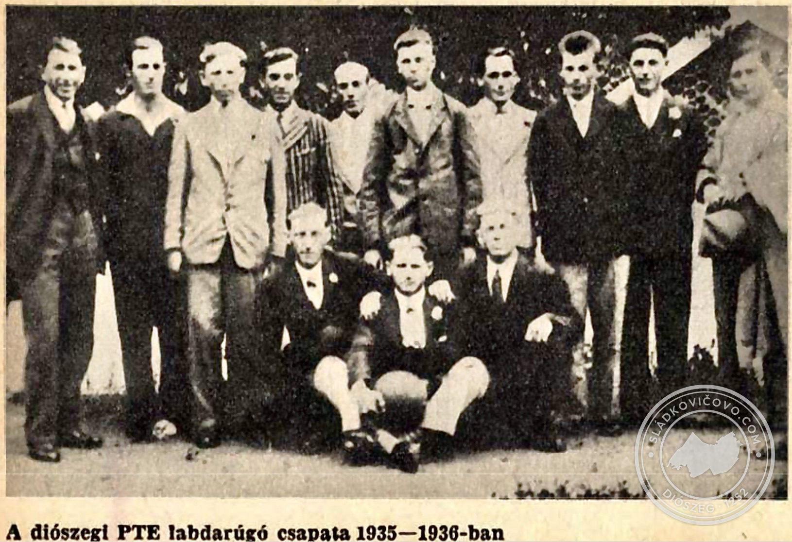 Diószegskí futbalisti na fotografii z roku 1935.