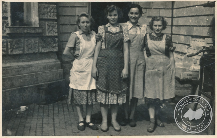 A Szlovák Szakiskola szakácsnőinek kollektívája (1953)